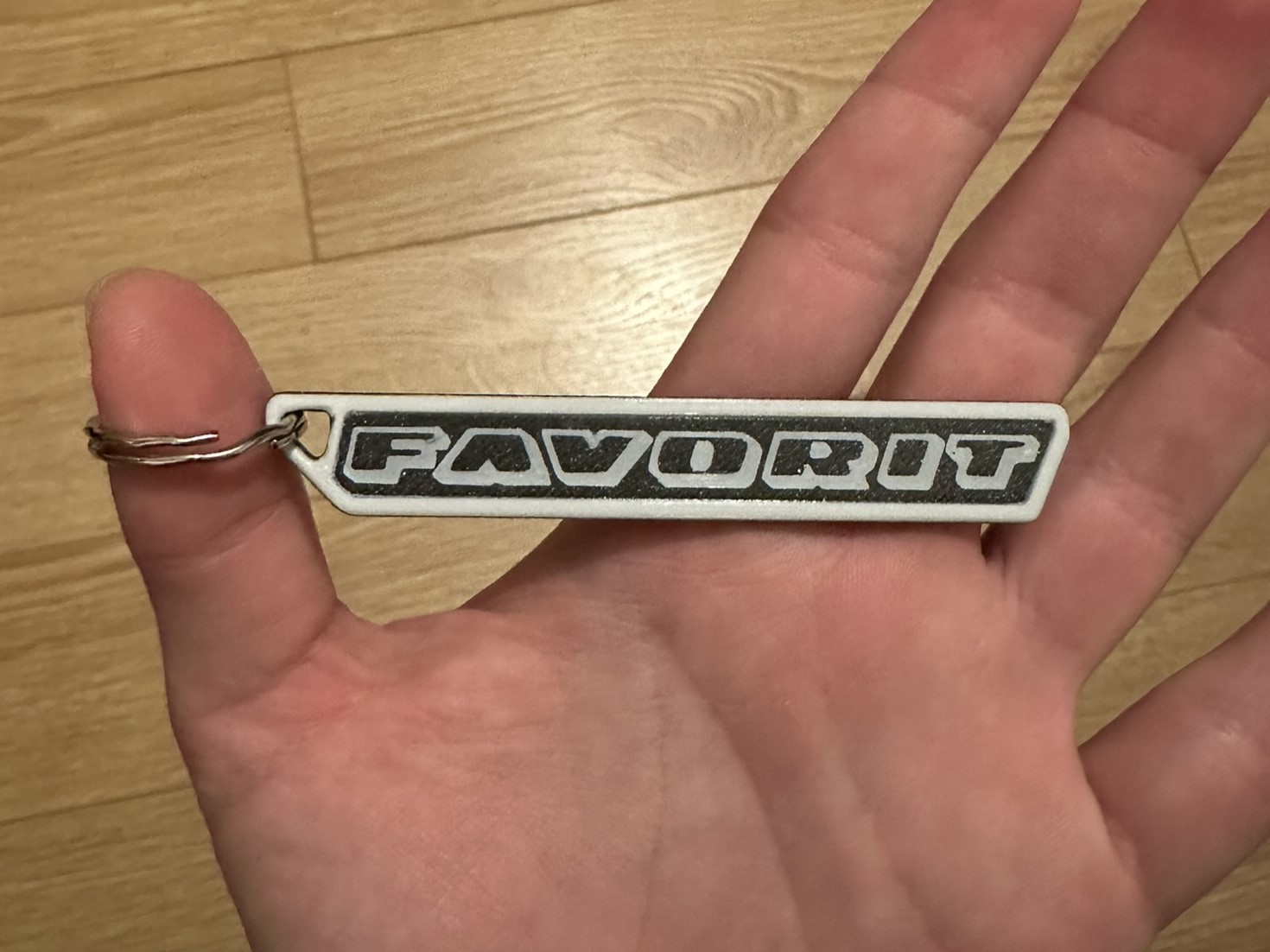 Favorit keychain in hand