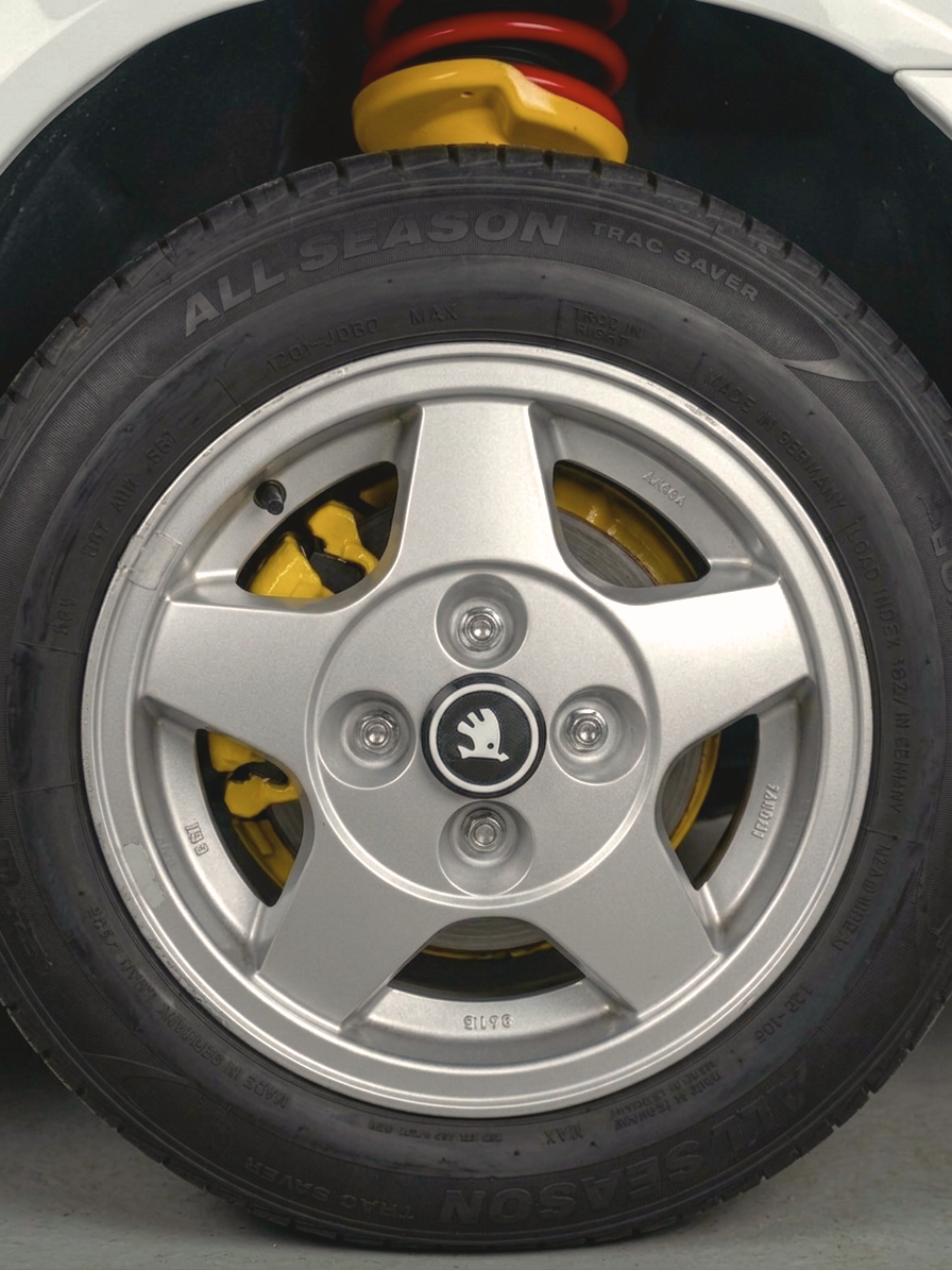 Škoda centre cap on car